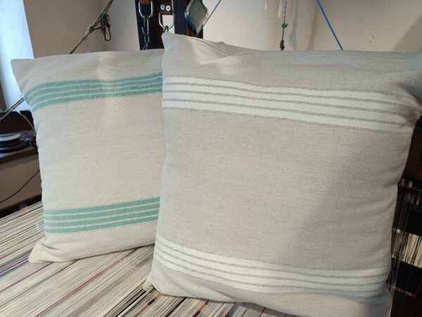 Cuscino in canapa con inserti a righe